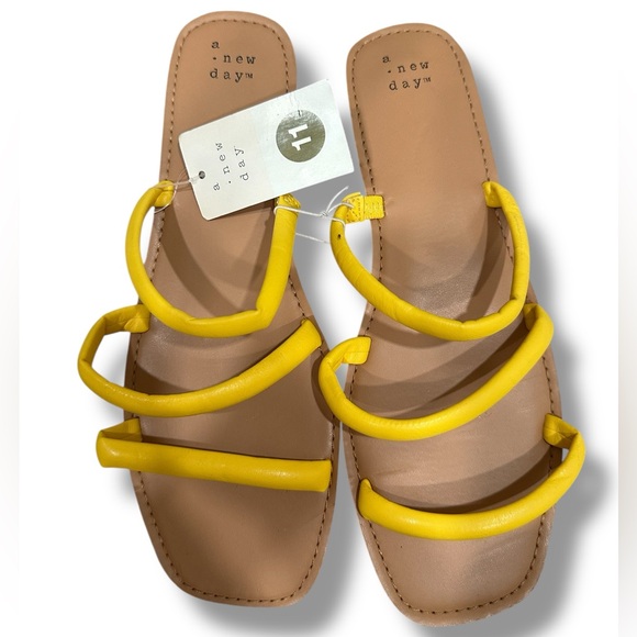 A new Day YEllow Triple Strap Wren Sandals Womens NWT - Picture 1 of 4